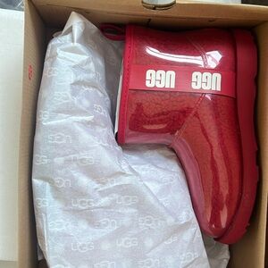 Ugg classic clear mini II in red rain boots! Womens size 6 kids size 4 NIB